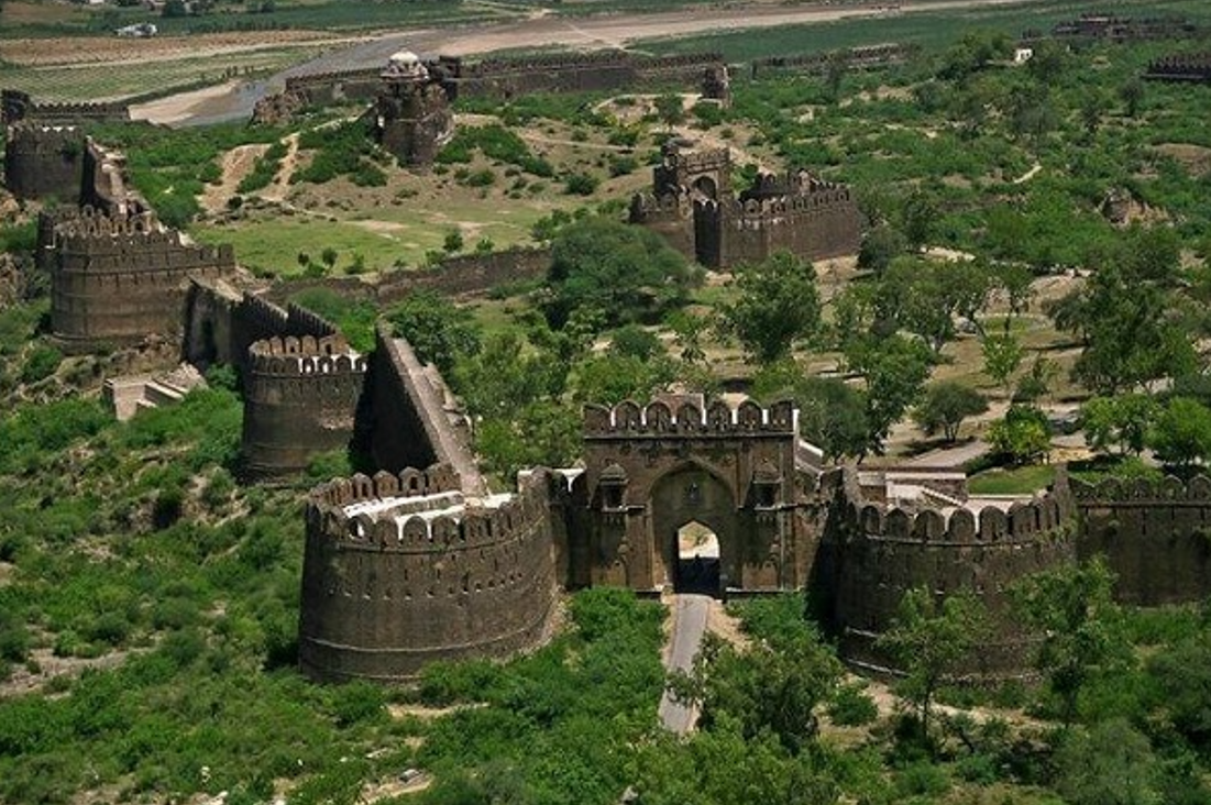 Derawar Fort in the Cholistan Desert, a crumbling stronghold near Bahawalpur