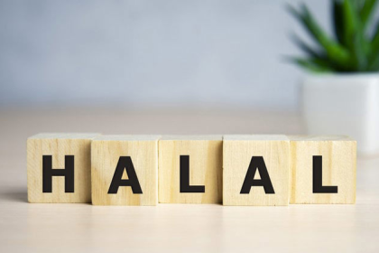 A graph with upward growth and Islamic finance symbols representing halal investment.