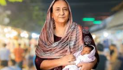 Bilquis Edhi caring for a child at an Edhi orphanage.