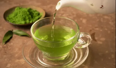 Green tea is rich in antioxidants that support immune health and protect the body from oxidative stress.