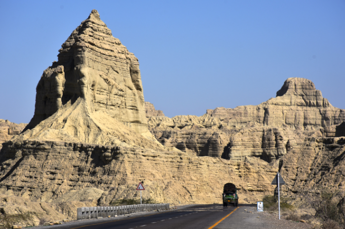 Hingol National Park – Desert cliffs and coastal views in Balochistan