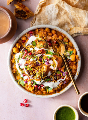  Colorful chaat with chickpeas, yogurt, chutneys, and papri